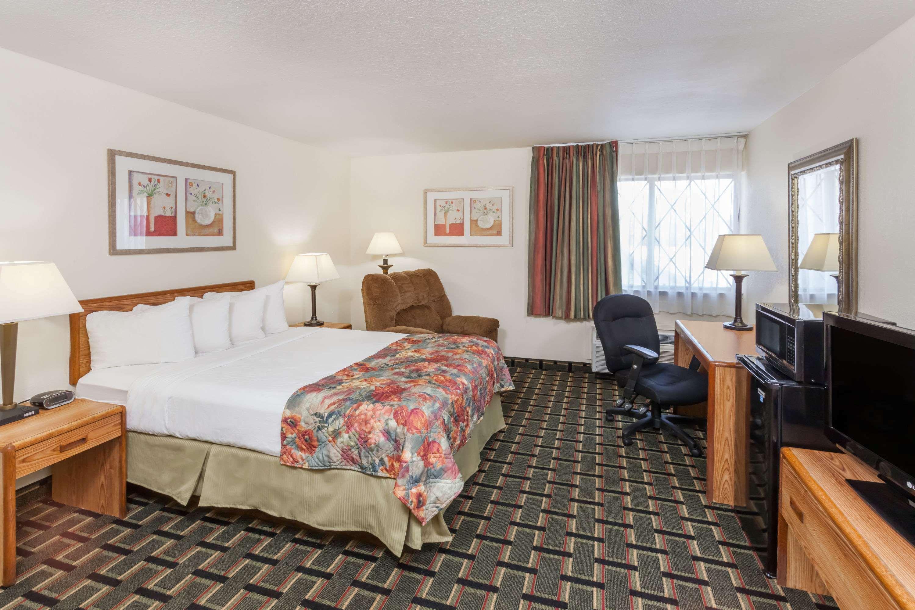 Baymont By Wyndham Decatur Hotel Buitenkant foto