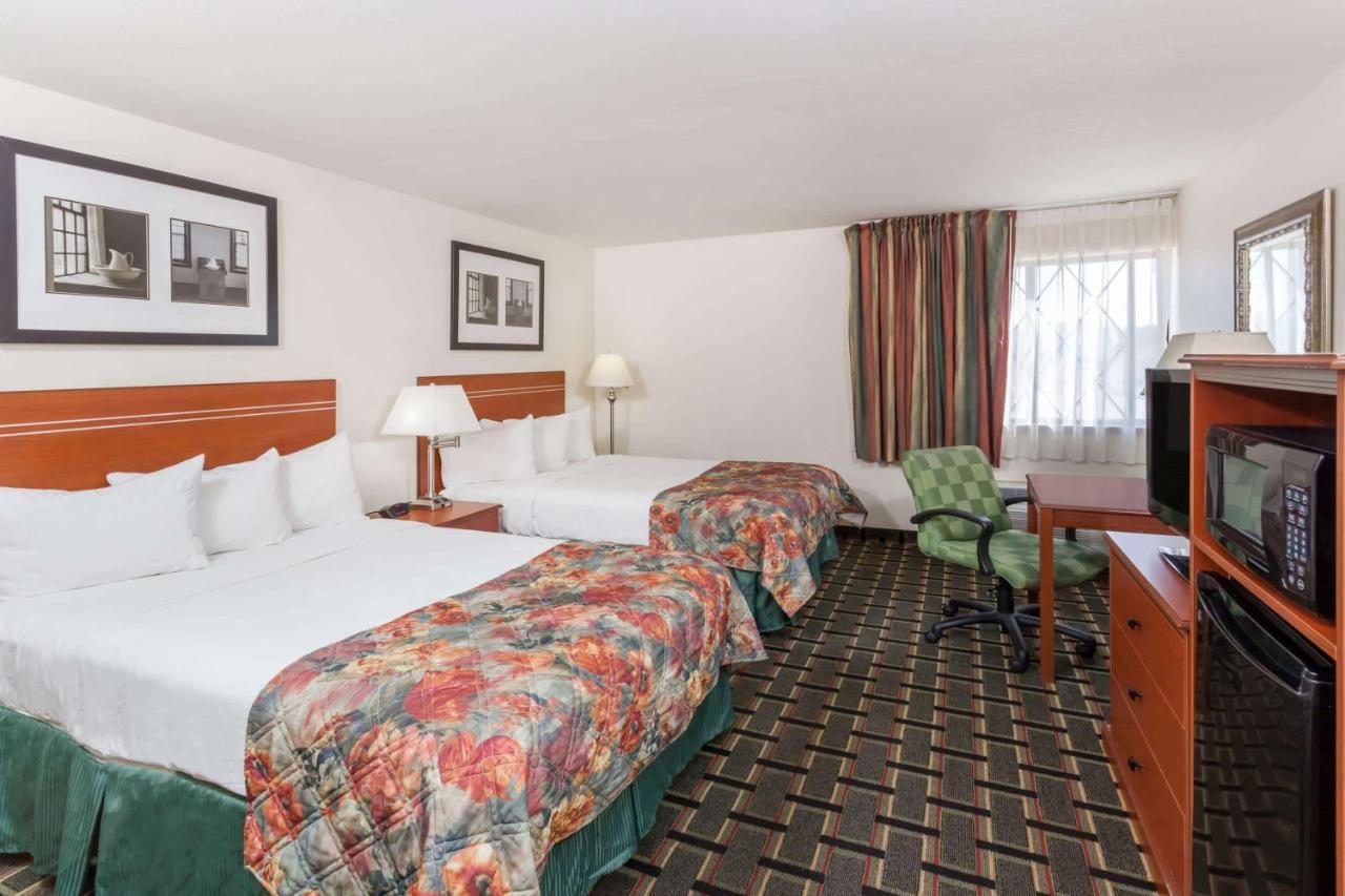 Baymont By Wyndham Decatur Hotel Buitenkant foto