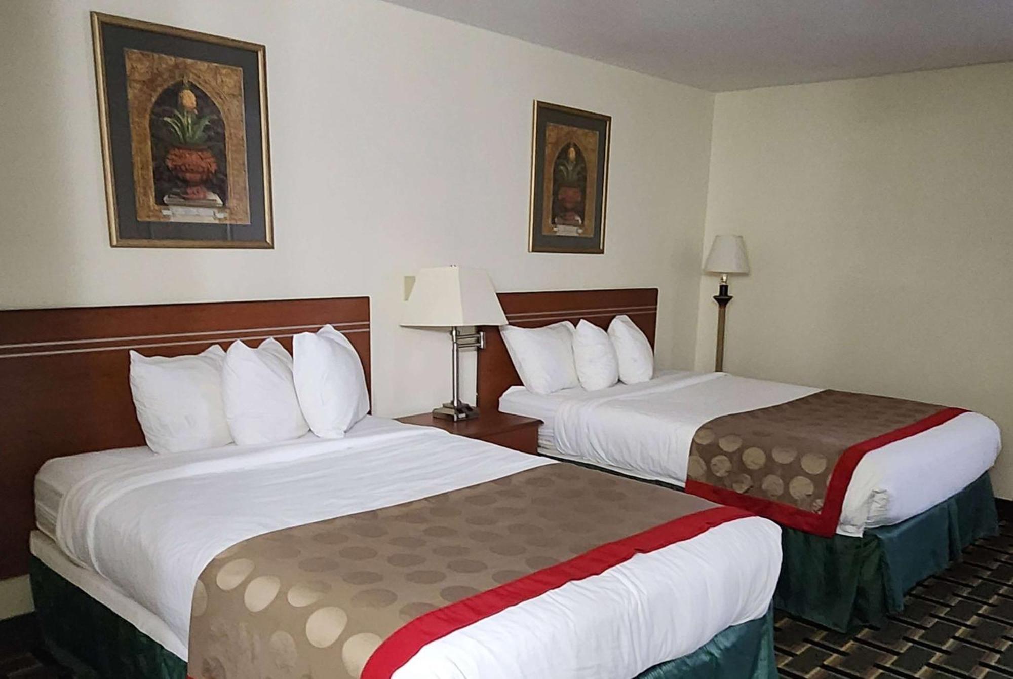 Baymont By Wyndham Decatur Hotel Buitenkant foto